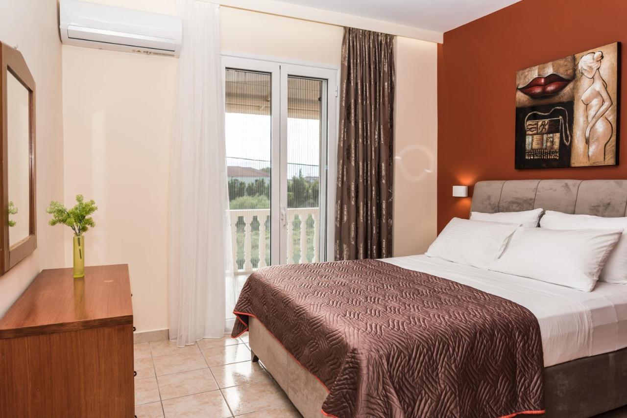 Avyssos Residents Aparthotel Kalamaki  Exterior photo
